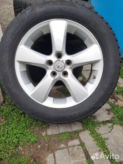 Литые диски r 18 Lexus с зимней резиной комплект