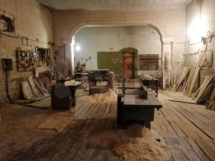 Здание, 300 м²