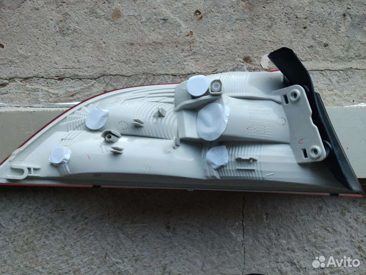 Задний правый фонарь Skoda Superb