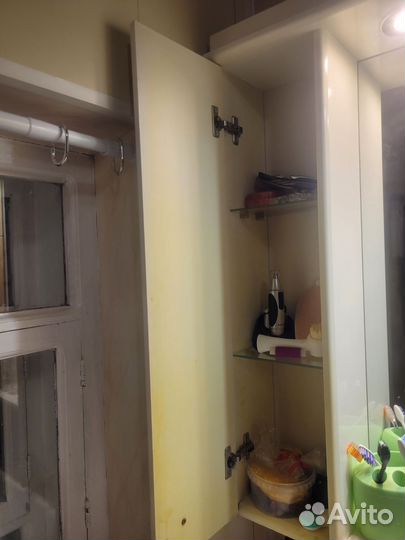 Зеркало с подсветкой и шкафчиком в ванную