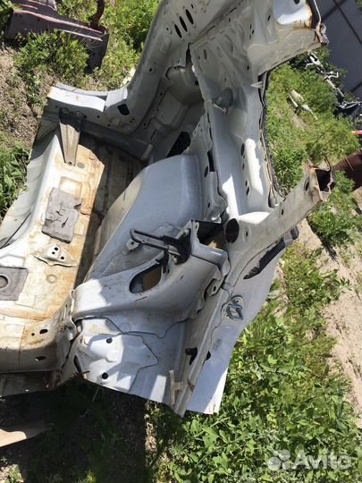 Четверть контрактная левая задняя Toyota Rav-4