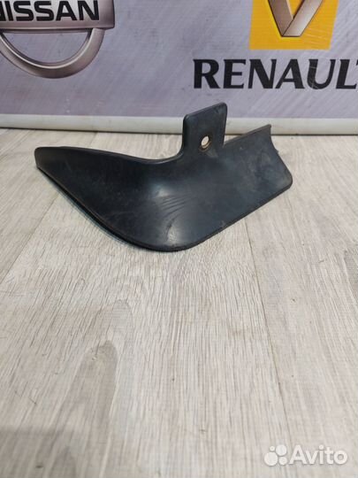 Брызговик задний Nissan almera G15 Лев
