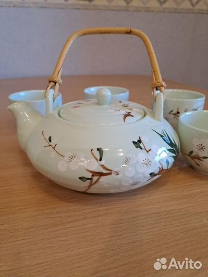 Набор для чая :чайник, 4 пиалы(сакура)