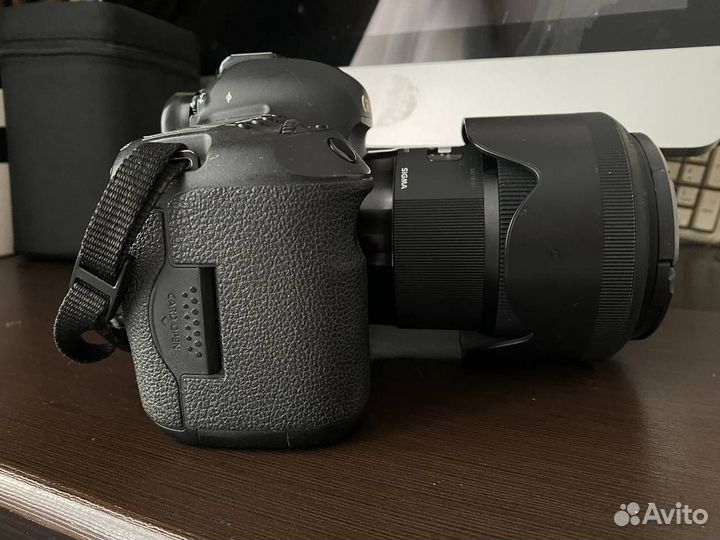 Зеркальный фотоаппарат canon 5D mark III