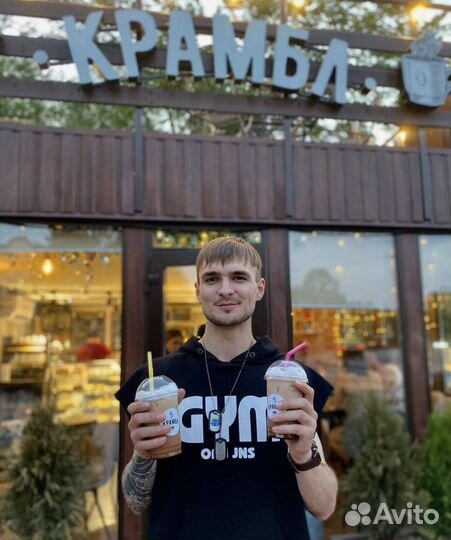 Бариста в кофейню