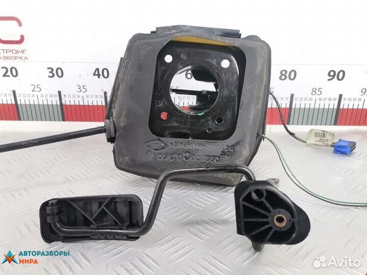 Педаль Renault Megane рест. 2001 7700832154