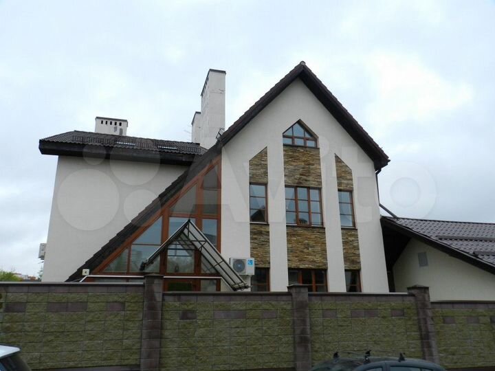 Коттедж 580 м² на участке 12,9 сот.