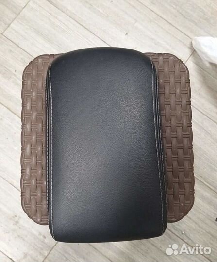 Кожаный подлокотник Mitsubishi Lancer Evolution X