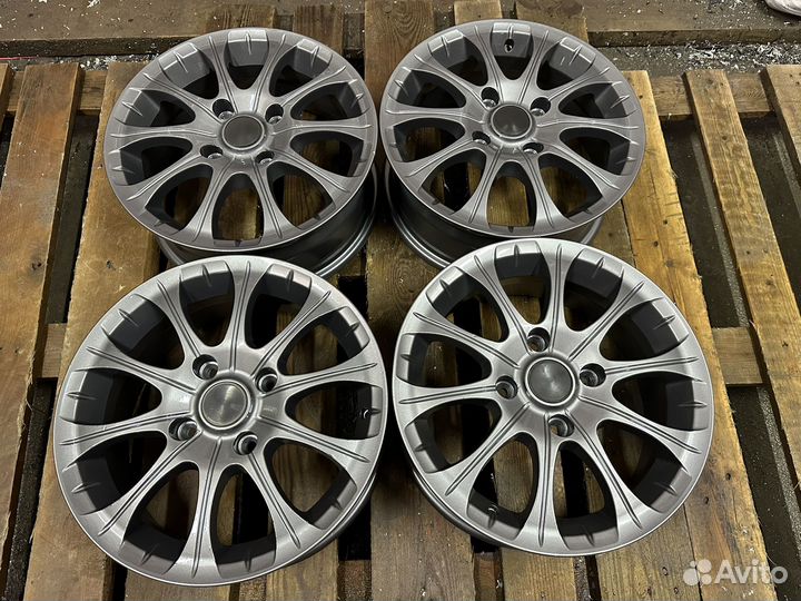 Комплект отличных литых дисков Skad 4x114.3