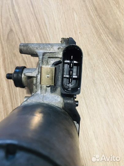 Моторчик стеклоочистителя(дворников) VW Touareg 2