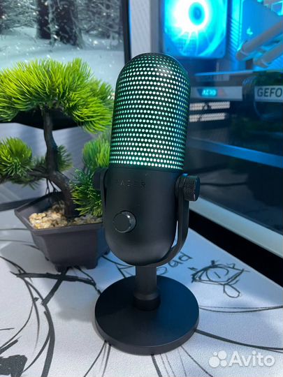 Микрофон Razer Seiren V3 Chroma