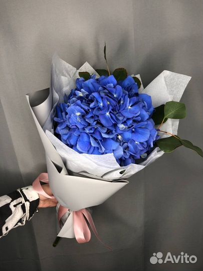Букет из синей гортензии