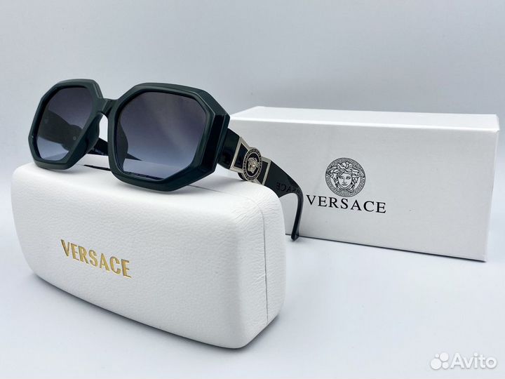 Солнцезащитные очки versace