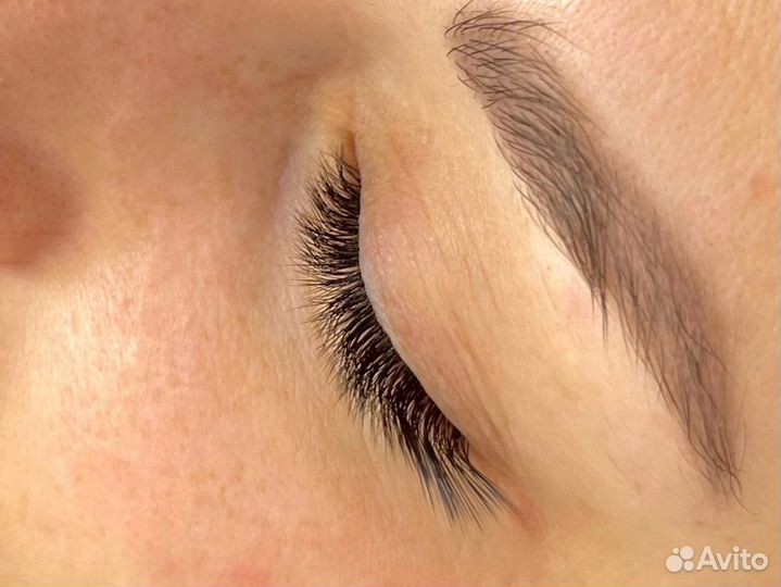 Модель на наращивание ресниц