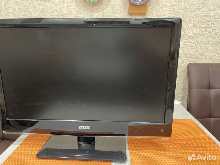 LED ж/к телевизор со встроенным HD-медиаплеером