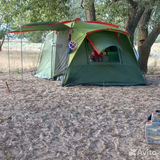 Четырехместная палатка с огромным тамбуром 1006-4