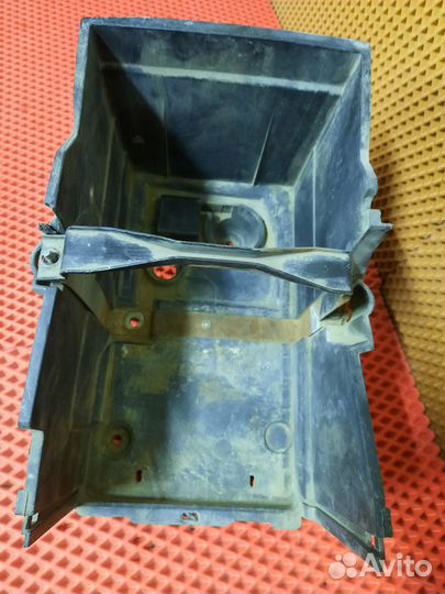 Площадка аккумулятора Ford Focus 2