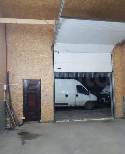 Гараж, > 30 м²