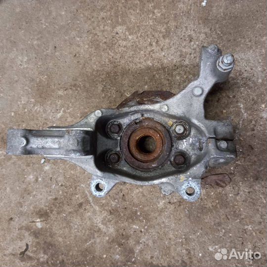 Кулак передний правый Nissan Murano Z51 2010