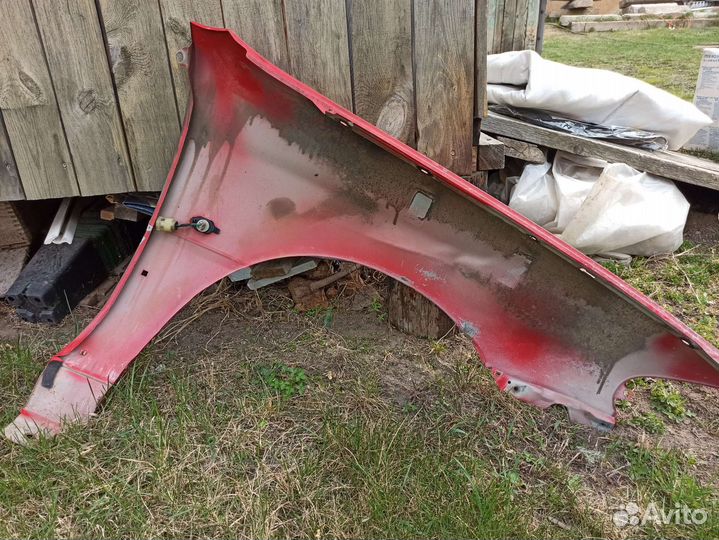 Крыло переднее левое Hyundai Scoupe красное