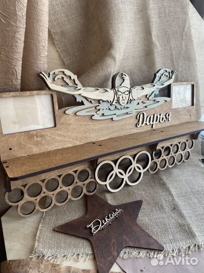 Медальница из дерева