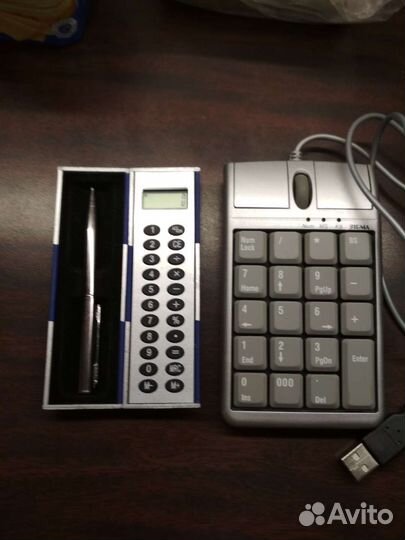 Калькулятор миниатюрный и мышь компьютерная