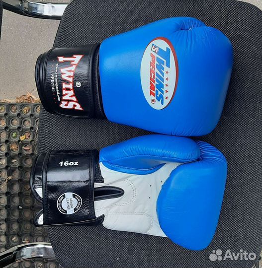 Боксерские перчатки twins 16, 14 унций