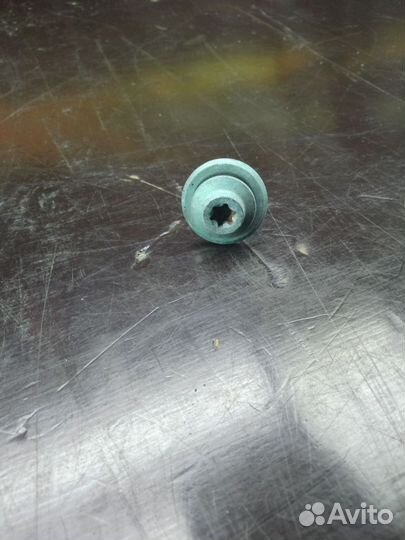 Болт крепления переднего бампера VAG 2938