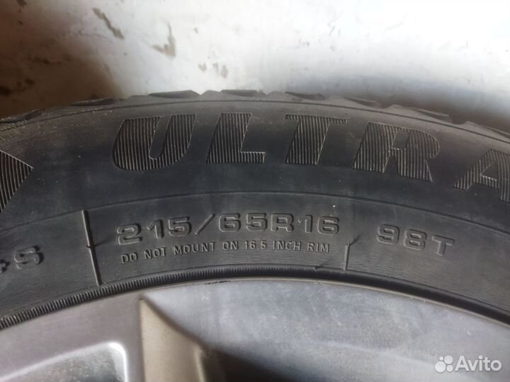 Goodyear Ultragrip Ice Arctic 215/65 R16 98T