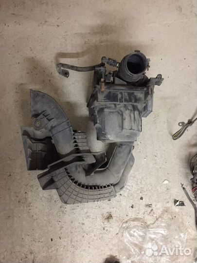 Корпус воздушного фильтра Mazda 3 BK 2.0