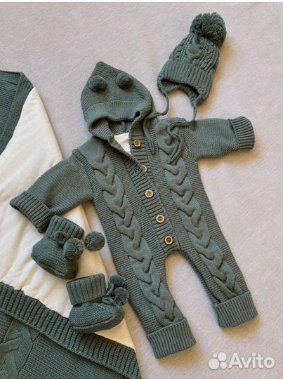 Комплект на выписку вязанный