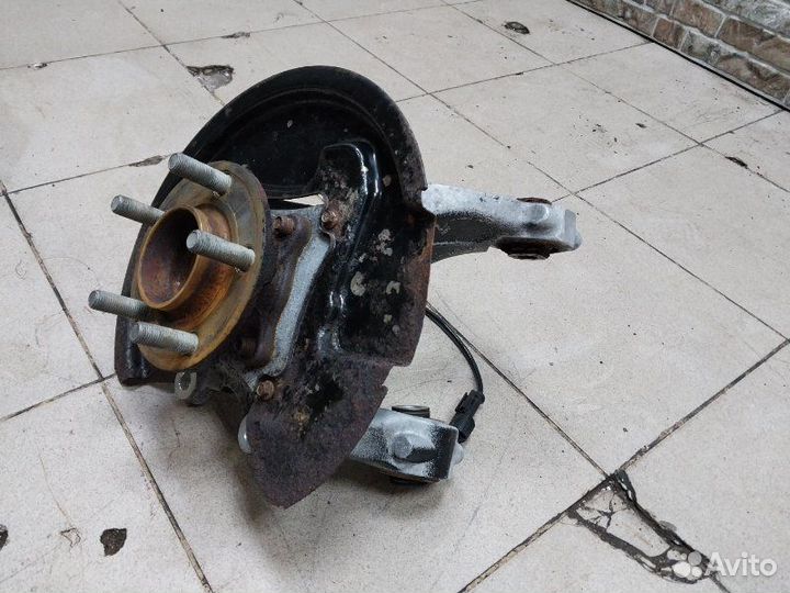 Кулак поворотный задний правый Ford Mustang S550