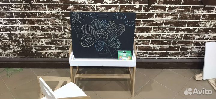 Детский столик, мольберт