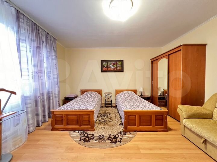 3-к. квартира, 90 м², 2/2 эт.