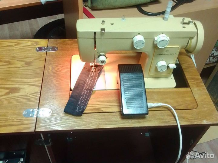 Швейная машина Чайка 142