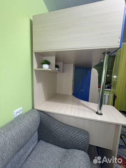 Детская кровать чердак со столом и шкафом