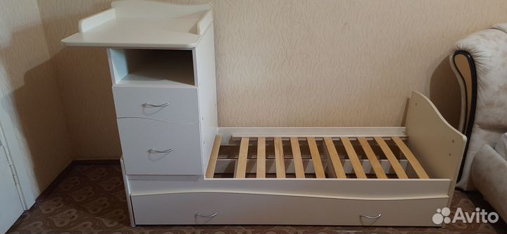 Кроватка для новорожденных с маятником