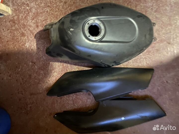 Накладка на бак Yamaha FZR 400