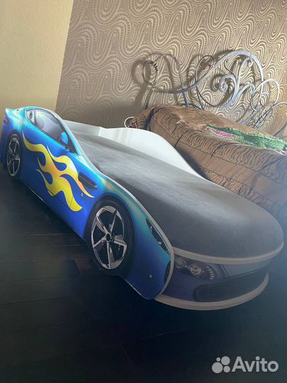 Детская кровать машина