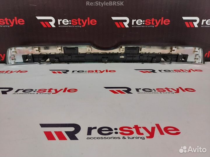 Накладка на 5-ю дверь Land Cruiser Prado 150