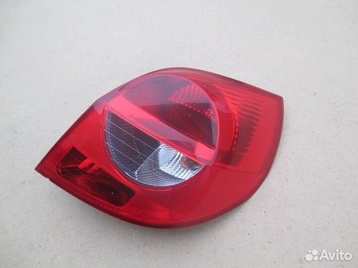 Фонарь задний правый хэтчбек Renault Clio 3