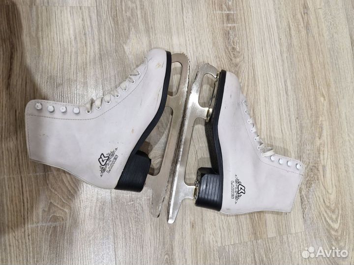 Коньки фигурные 40 размер
