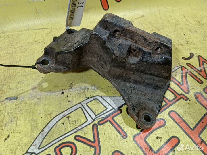 Кронштейн опоры двигателя Opel Astra H GTC 1.6