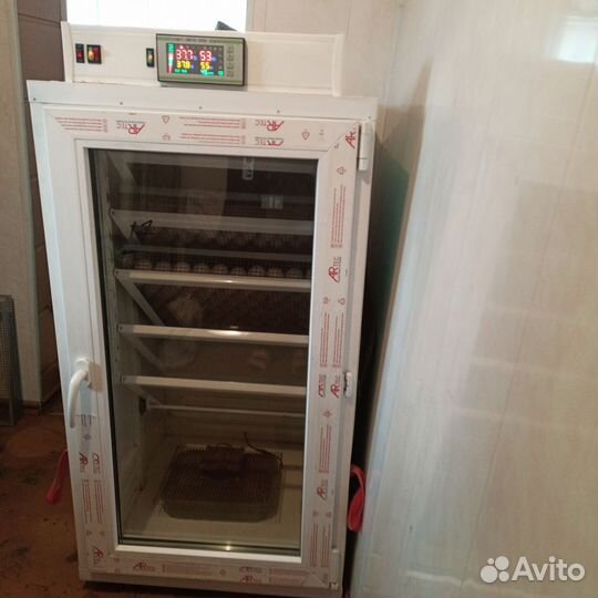 Инкубатор автоматический