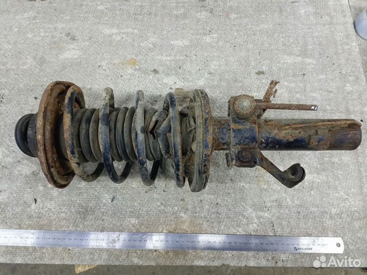 Передняя правая стойка в сборе Ford Mondeo 2