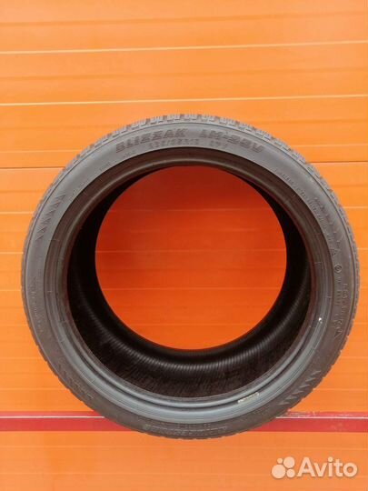 Bridgestone Blizzak LM-25 265/35 R18 97V