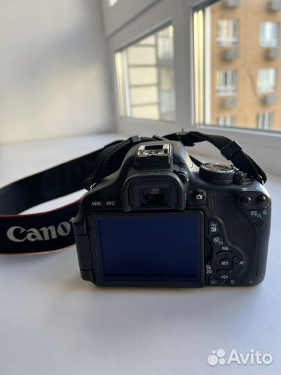 Зеркальный фотоаппарат Canon 600d