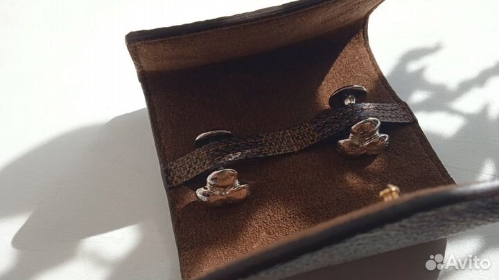 Louis Vuitton. мужской аксессуар