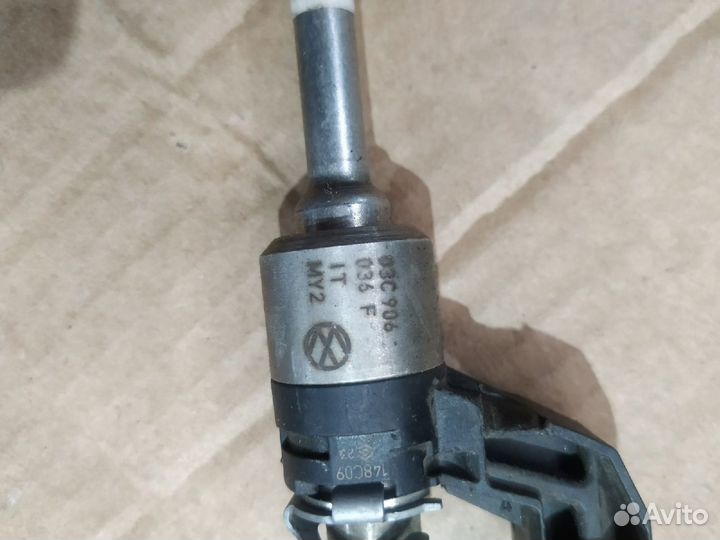 Форсунка топливная Volkswagen Audi 03C906036F