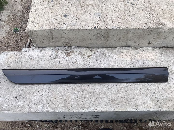 Накладка,молдинг задней правой двери Passat B8
